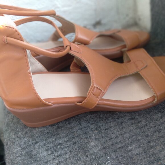 BRONZE OCHRE OPEN TOE SANDALS SHOES ZIP CLOSURE 2" HEEL SIZE 7.5 - Picture 3 of 8